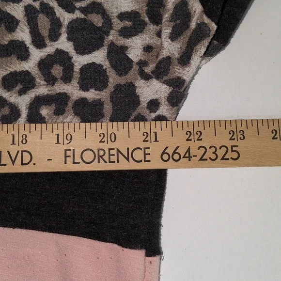 Glitzy Girlz Boutique Leopard Long-sleeved Hoodie 1x - Picture 7 of 8